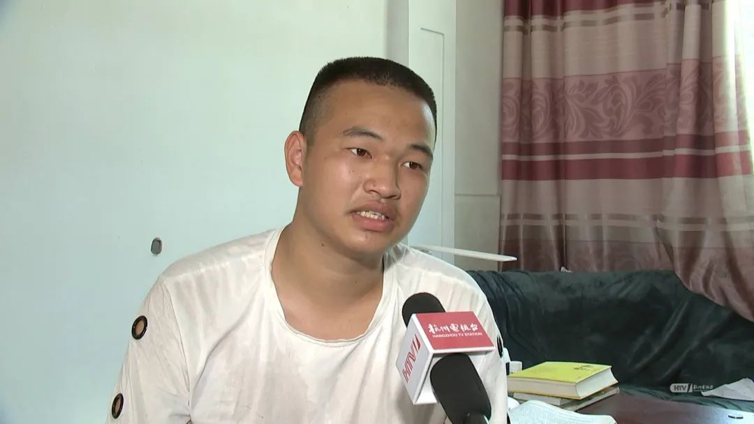 DƬ